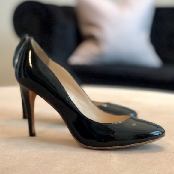 ELIE TAHARI PATENT LEATHER ROUND TOE PUMPS - Picture 8 of 15